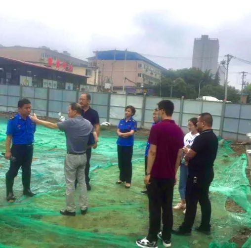 区城管局局长刘永峰督导春季植绿项目建设进度